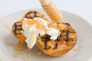 Grilled Peaches with Mascarpone and Honey_large