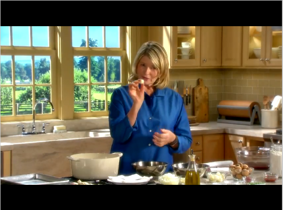 Best Way to Peel Garlic_Martha Stewart_Screenshot (463)